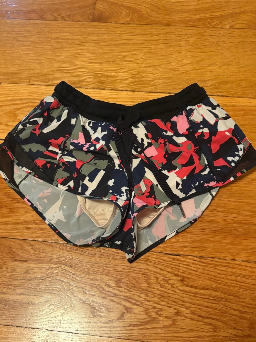 RARE Lululemon Hotty Hot Shorts 2.5” Multi Camo Pink / Black / White / Navy
